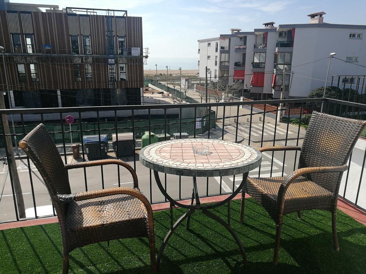 Hotel Beach Playa Кастелдефелс Екстериор снимка